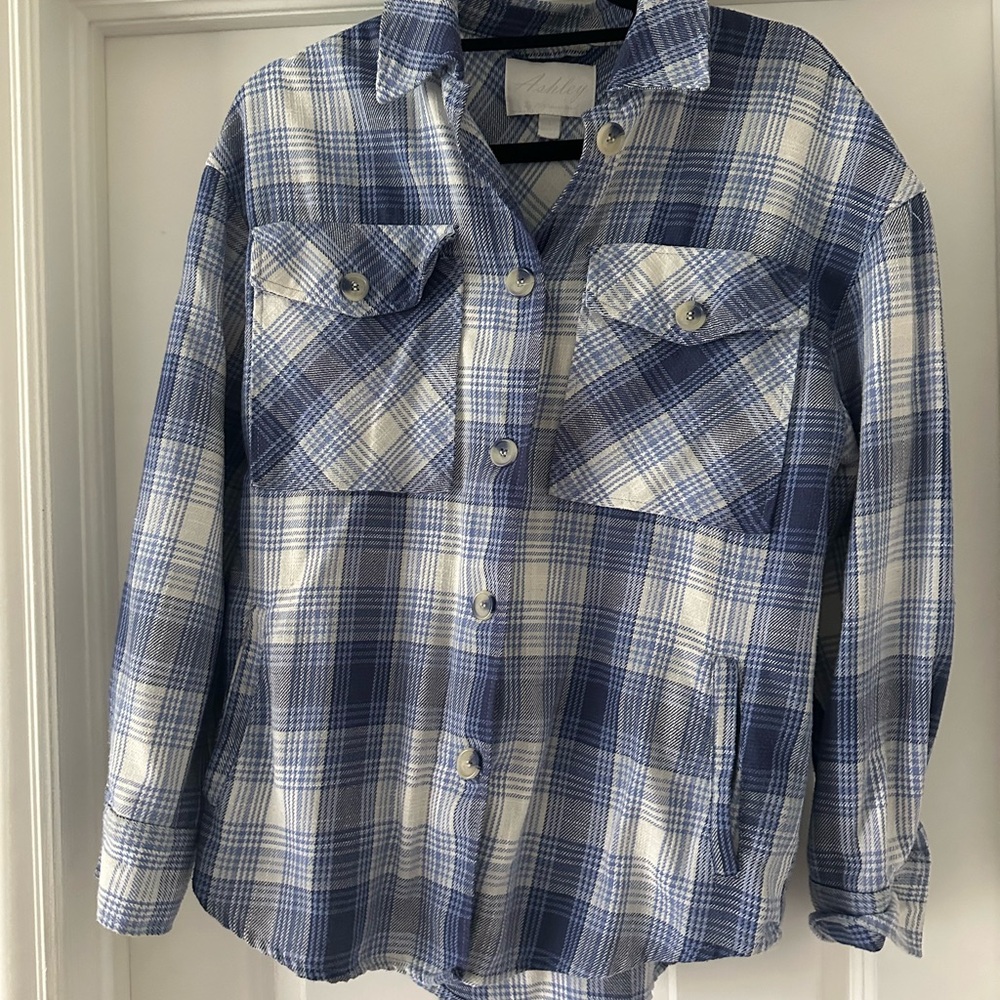Women’s Blue and White Plaid Button-Up Shirt Jacket